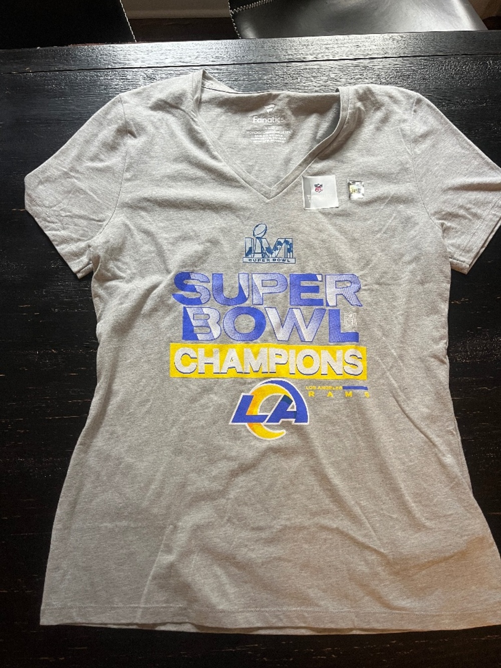 Brand new women’s la rams shirt medium